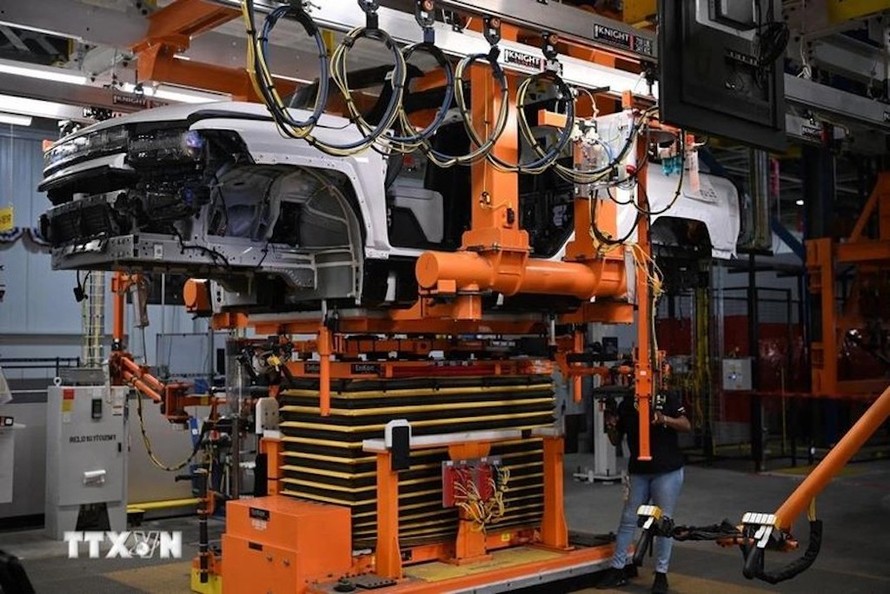 Dây chuyền sản xuất xe ôtô điện tại nhà máy của hãng General Motors ở Detroit, Michigan, Mỹ. 