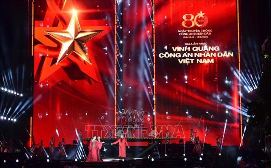 Gala âm nhạc “Vinh quang Công an nhân dân Việt Nam”. 