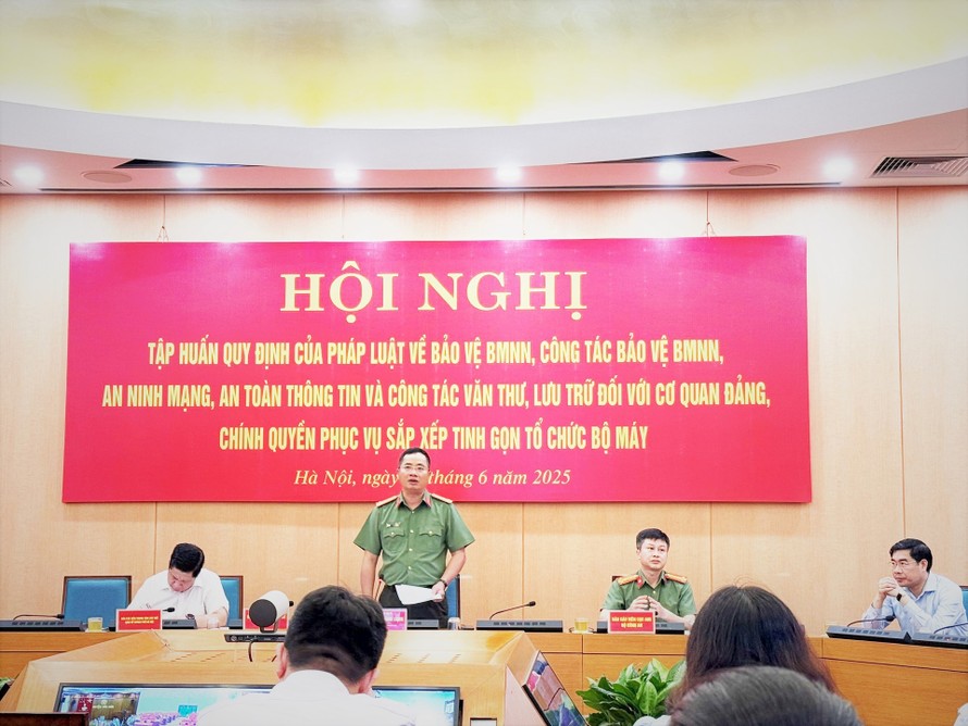 Đại tá Nguyễn Thành Long, Phó Giám đốc Công an thành phố Hà Nội khai mạc hội nghị.