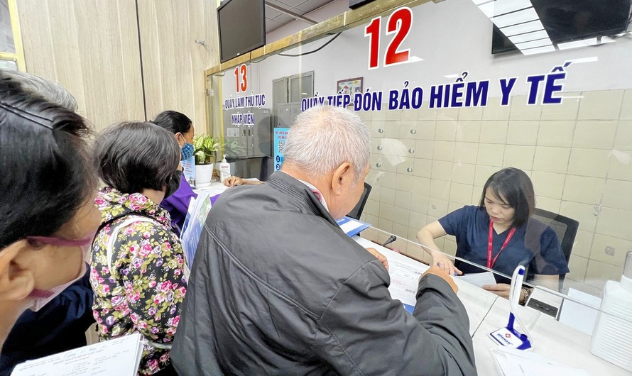 Khám chữa bệnh BHYT cho người dân. 