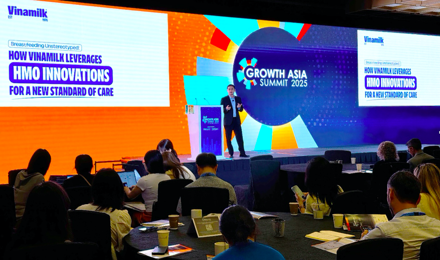 Đại diện Vinamilk, ông Nguyễn Quang Trí – Giám đốc điều hành Marketing – chia sẻ về đột phát 6 HMO trong sản phẩm sữa bột trẻ em Vinamilk Optimum tại diễn đàn lớn nhất châu Á về cơ hội phát triển trong ngành thực phẩm, đồ uống và dinh dưỡng (Ảnh: Hồng Nhân).