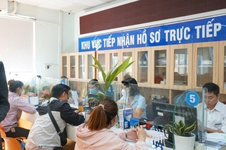 Giải quyết chế độ BHXH cho người lao động tại TP Hồ Chí Minh.