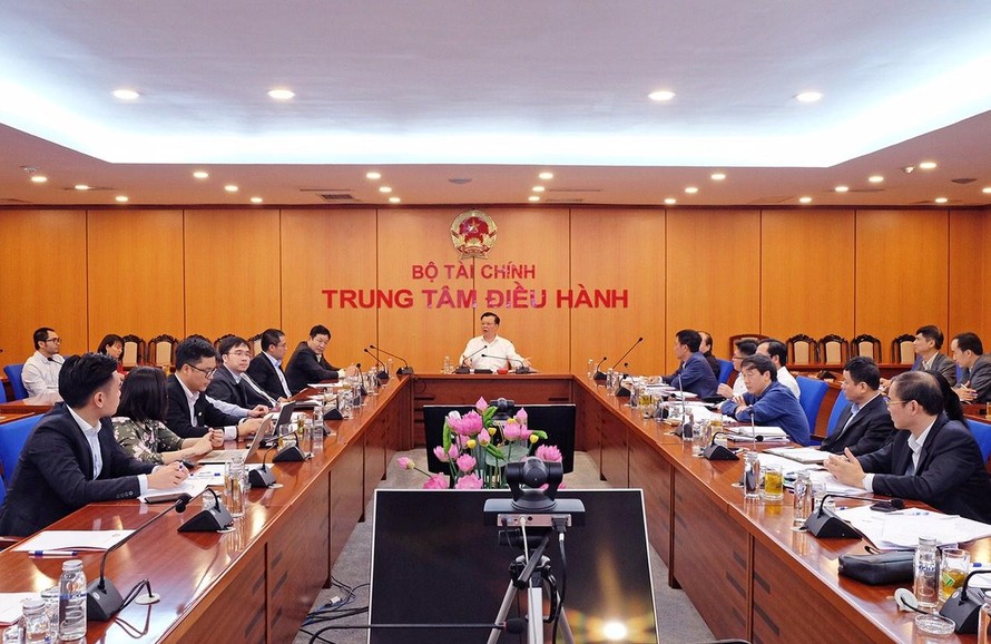 Bộ trưởng Đinh Tiến Dũng chủ trì buổi làm việc. 