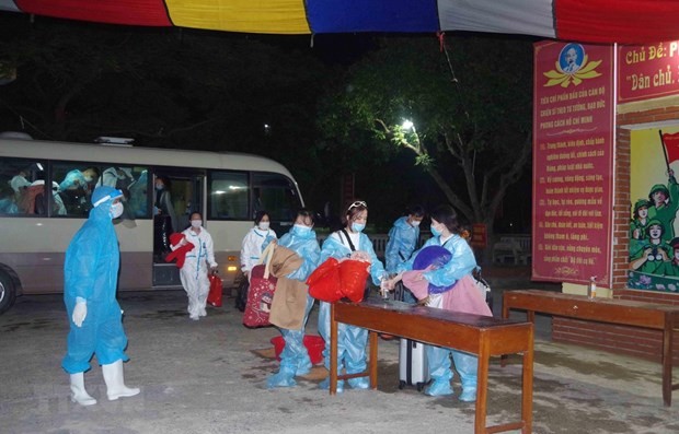 Công dân làm thủ tục vào cơ sở cách ly tập trung. Ảnh minh họa.(Ảnh: Đinh Tuấn/TTXVN)