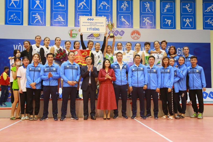 Vô địch, Bóng chuyền nữ Bamboo Airways Vĩnh Phúc nhận giải thưởng 2 tỷ đồng từ ông Trịnh Văn Quyết 