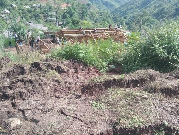 Sụt lún, nứt gãy địa chất trên cung trượt sạt tại xã Nậm Tin (huyện Nậm Pồ). (Ảnh: TTXVN phát)