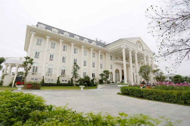 Tòa khách sạn sang trọng, đậm chất hoàng gia