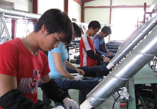 Lao động Việt Nam làm việc tại HQ, ảnh Nguyễn