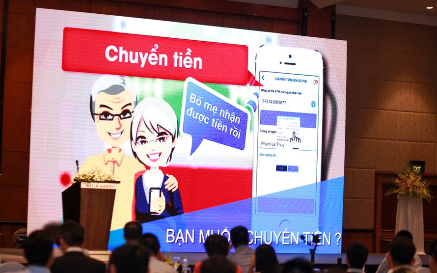 eMBee Fanpage cho phép khách hàng thực hiện các giao dịch tài chính bằng cách “chat” qua Facebook Messenger 