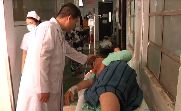Nam bệnh nhân điều trị tại Bệnh viện Chấn thương Chỉnh hình TP HCM. Ảnh: L.P.