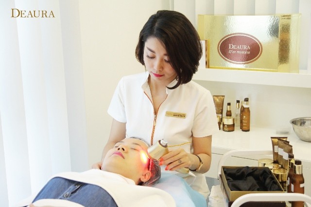 Deaura là thương hiệu không còn xa lạ đối với phụ nữ hiện đại ưa thích làm đẹp và chăm sóc da