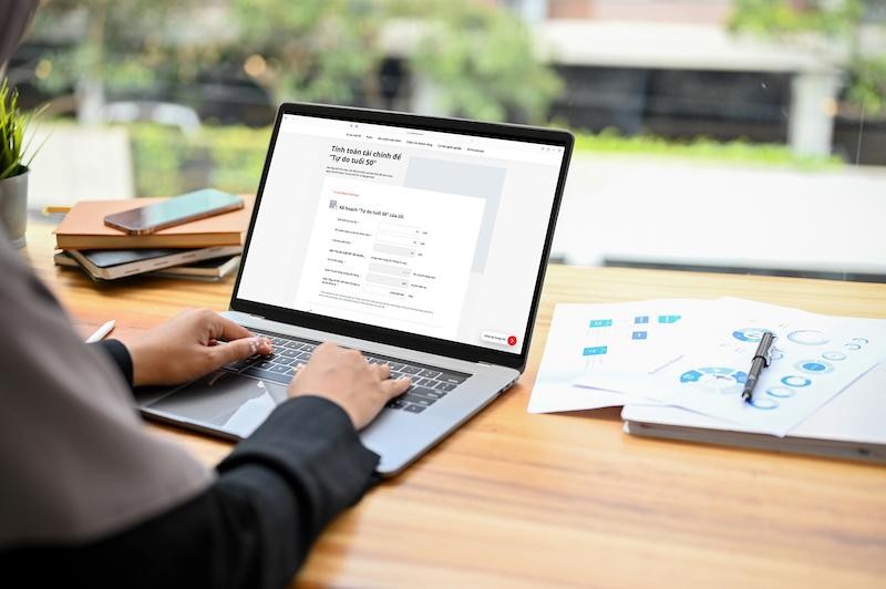 Với trang thông tin “Tự do Tuổi 50”, Prudential phát triển công cụ “Tính toán tài chính” để từ đó mọi người có thể xây dựng kế hoạch dự phòng tài chính cho tương lai tuổi già an nhàn, tự chủ.