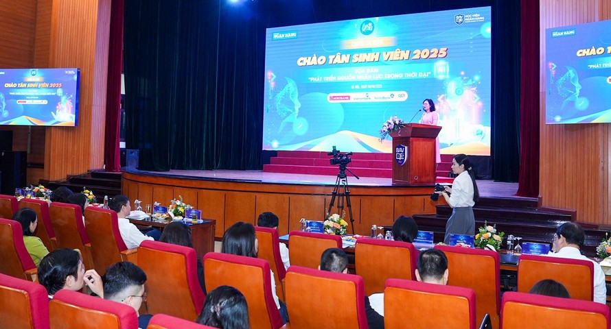 Đề xuất các giải pháp phát triển nguồn nhân lực ngành Ngân hàng trong thời đại AI