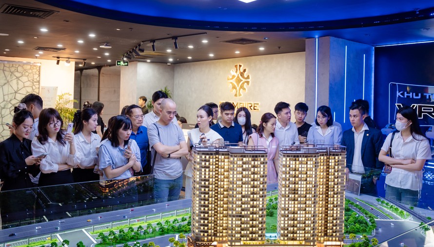 Người mua nhà quan tâm căn hộ chung cư giá hợp túi tiền.