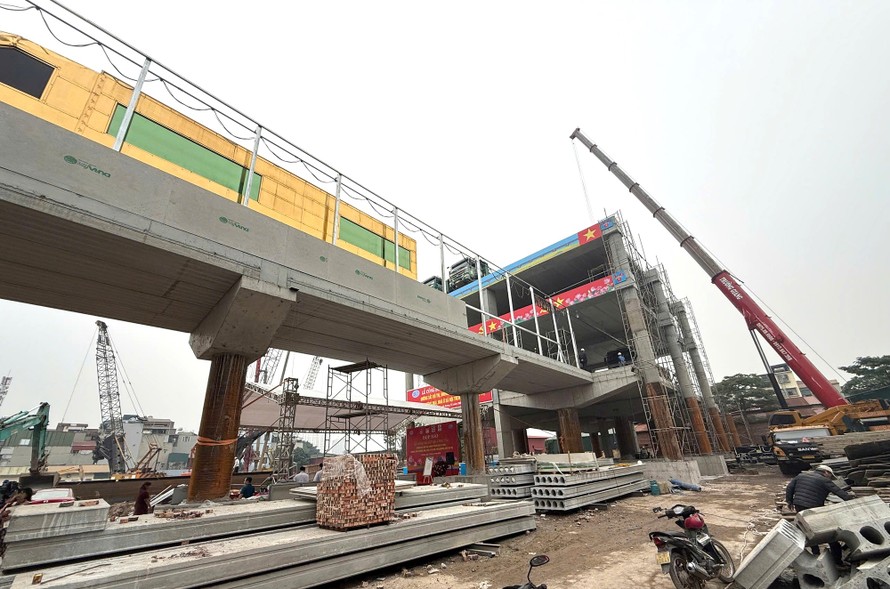 Siêu kết cấu đặc biệt nhất thế giới được Đại gia "Đường bia" "trình làng" tại 321 Vĩnh Hưng (Hà Nội).