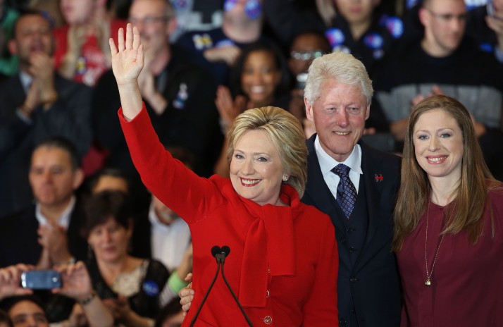 Hillary Clinton: 'Có những lúc tôi chỉ muốn cuộn mình và đọc sách…'