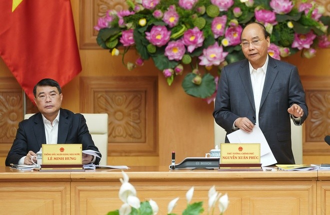 Thủ tướng Nguyễn Xuân Phúc muốn được nghe hiến kế về liều vaccine vừa chống dịch, vừa ứng phó bệnh sụt giảm kinh tế. Ảnh: VGP.