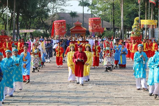 Thành phố Hồ Chí Minh dâng cúng bánh tét lên Quốc tổ Hùng Vương dịp Tết nguyên đán