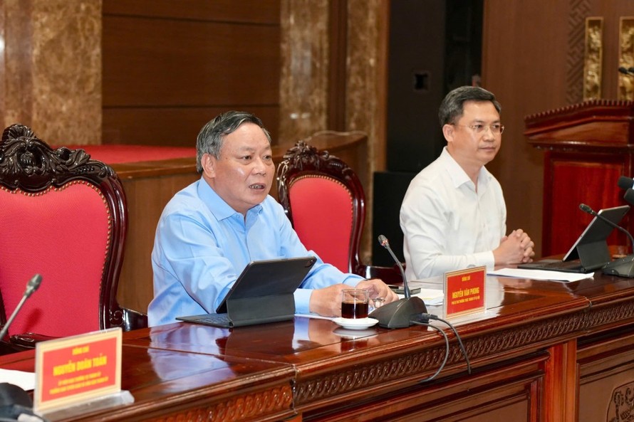 Phó Bí thư Thường trực Thành uỷ Nguyễn Văn Phong chủ trì buổi họp báo