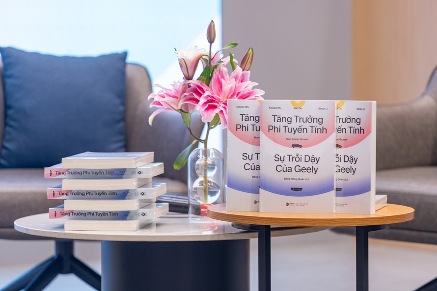 Alpha Books và Tasco Auto ra mắt sách “Tăng trưởng phi tuyến tính – Sự trỗi dậy của Geely”