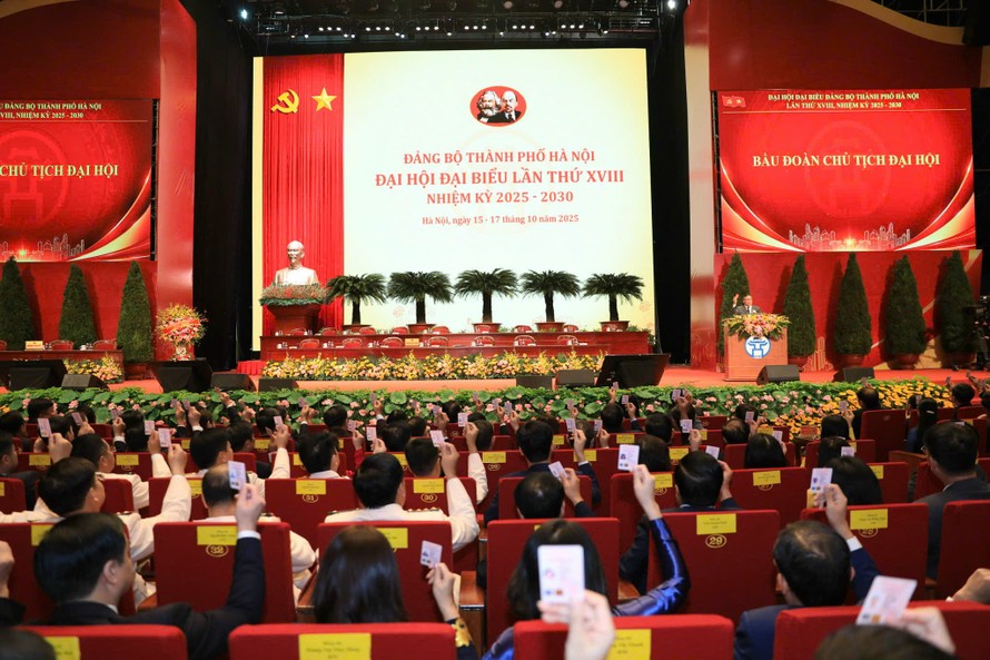 Toàn cảnh phiên trù bị chiều 15/10