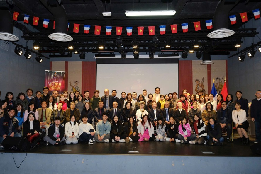 Giao lưu cùng các diễn viên và đoàn làm phim