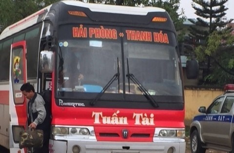 Các "thượng đế" vẫn vui vẻ dù dịp Tết giá đồ ăn, thức uống tăng so với ngày thường.