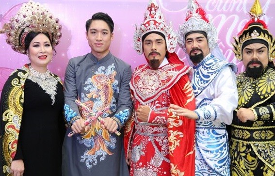 Hồng Vân chọn tiết mục cải lương vì hâm mộ NSƯT Thanh Nga. 