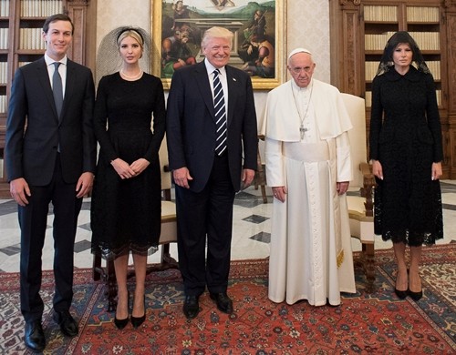Gia đình tổng thống Trump gặp Giáo hoàng ở Vatican ngày 24/5. Ảnh: Reuters