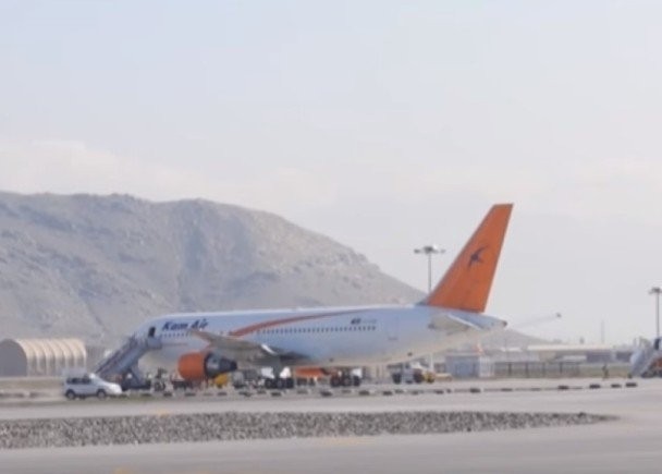 Chuyến bay gặp rắc rối với hai nghị sĩ thích ra oai