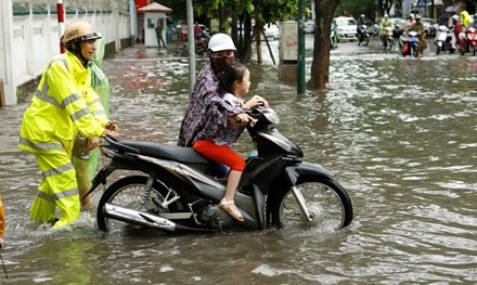 22 điểm ngập úng, 40 nút giao trọng điểm ở Hà Nội sau cơn mưa sáng 13/6.