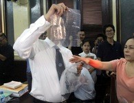 Vụ hoa hậu Phương Nga: Lộ diện 5 lá thư thông cung bằng nilong