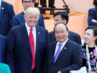 Thủ tướng Nguyễn Xuân Phúc và Tổng thống Donald Trump bên lề Hội nghị G20. Tổng thống Donald Trump khẳng định sẽ đến thăm Việt Nam và dự Hội nghị cấp cao APEC vào tháng 11/2017 (ảnh: VGP)