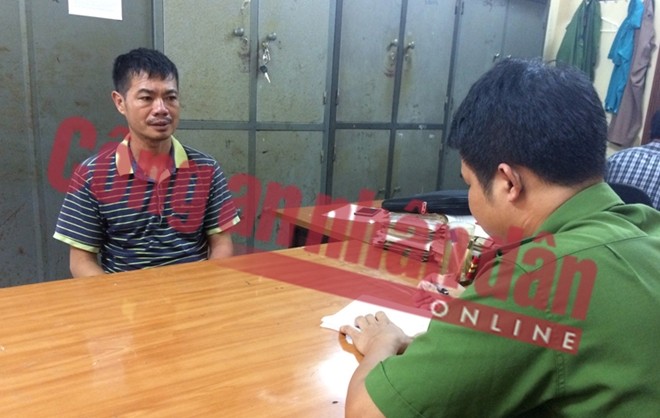 Cơ quan Công an lấy lời khai của đối tượng Bùi Văn Chuẩn.