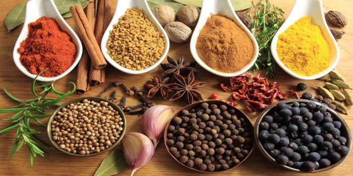 Phụ gia thực phẩm là các chất để bảo quản hay cải thiện hương vị, làm đẹp bề ngoài cho sản phẩm