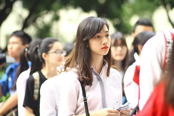 Điểm chuẩn cao kỷ lục: Ngành giáo dục bất đồng quan điểm