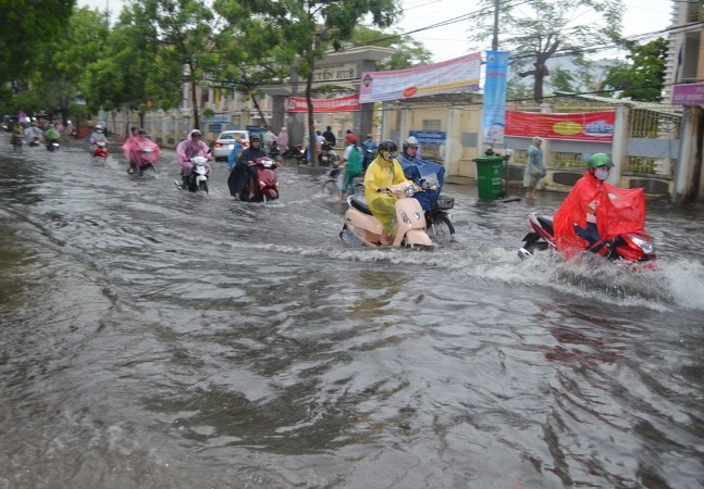 Thời tiết ngày 26/7: Mưa dông gây ngập úng cho các đô thị