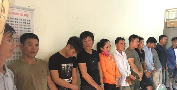 Các đối tượng tại cơ quan công an. Ảnh: Báo Nghệ An