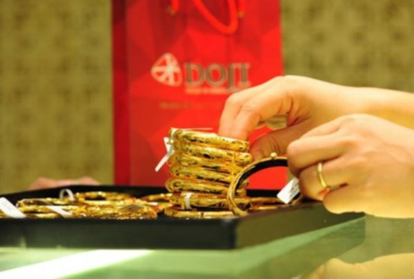 Giá vàng ngày 17/10: Vàng trong nước ngược chiều với đà tăng của thế giới