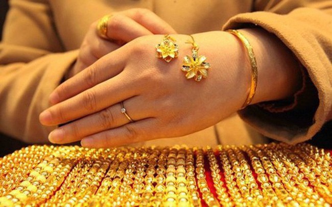 Giá vàng ngày 2/3: Thị trường trong nước và quốc tế đồng loạt lao dốc