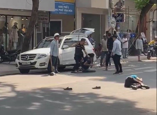 Đoạn clip ghi lại cảnh ẩu đả. Ảnh: VTC News