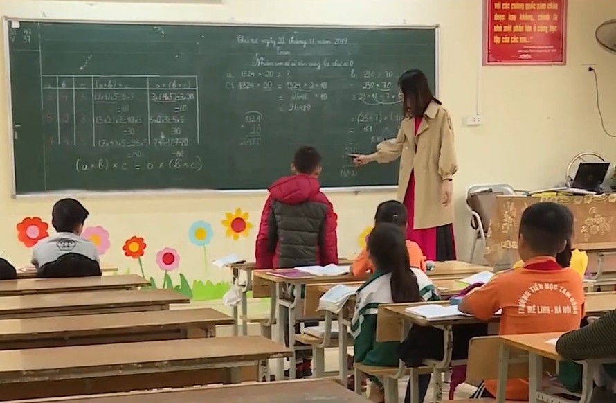 Một lớp học trên địa bàn huyện Mê Linh vắng bóng học sinh. Ảnh: GD&TĐ