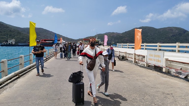 Côn Đảo tạm dừng đón khách du lịch