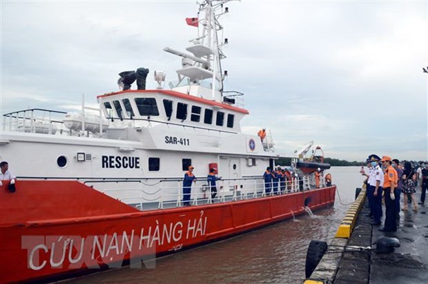 Đưa thi thể 4 thuyền viên tàu cá gặp nạn về đất liền