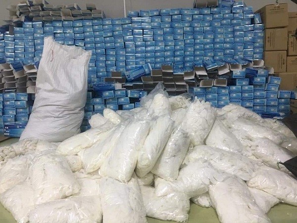 TP HCM phát hiện hơn 2.000 thùng găng tay y tế giả