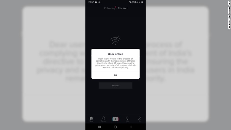 Một thông báo lỗi hiển thị cho người dùng TikTok ở Ấn Độ cho biết ứng dụng này đang "tuân thủ chỉ thị của chính phủ Ấn Độ". Ảnh: CNN