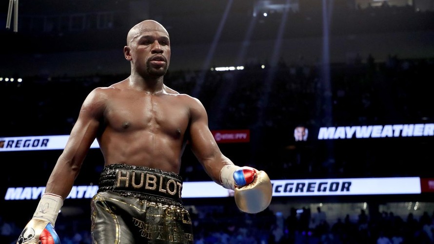Floyd Mayweather trở lại sàn đấu sau 3 năm giải nghệ