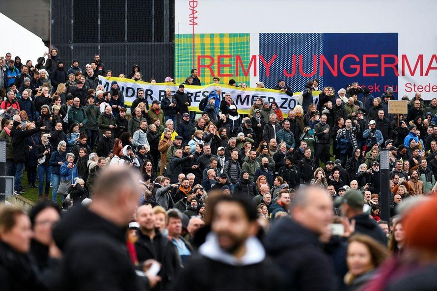 Người Hà Lan biểu tình phản đối lệnh phong tỏa