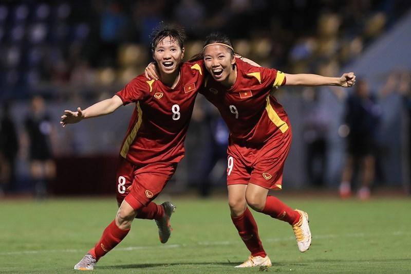 HLV Mai Đức Chung: 'Philippines coi nữ Việt Nam như trẻ con'
