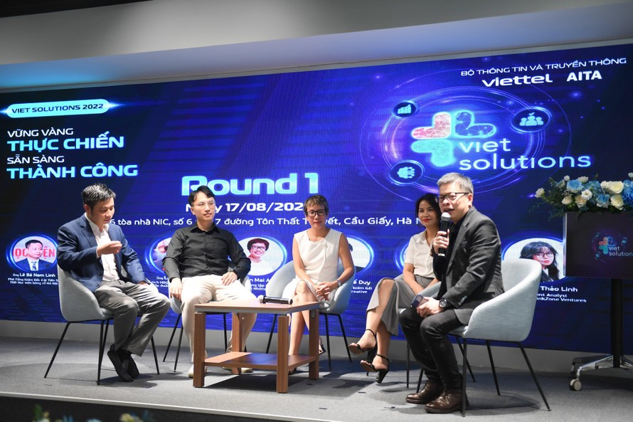 Các diễn giả chia sẻ về câu chuyện thành công và thất bại của bản thân.